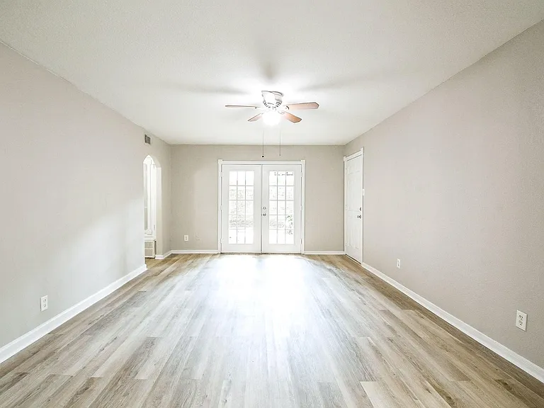 2585 Marilee Ln #3 — Photo 3