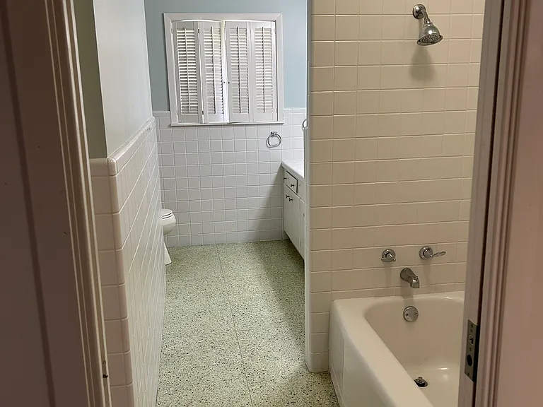 223 Stephanie Ave — Photo 31