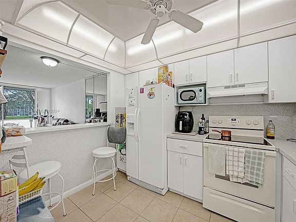 3rd image of 2571 Aragon Blvd APT 117