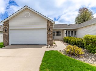 230 S Heather Ln, Crown Point, IN 46307