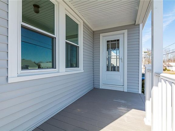 4th image of 37 Irving St