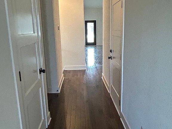 3rd image of 109 Oakwood Ct