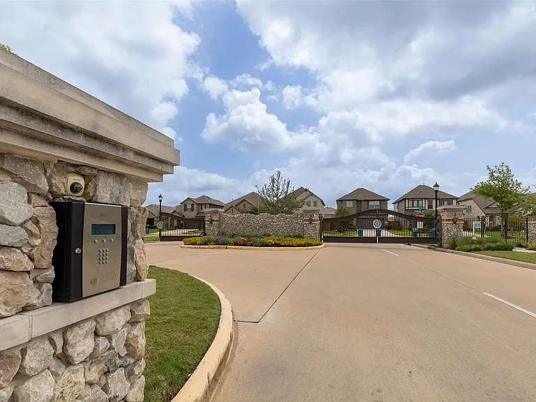 15714 Highlands Cove Dr — Photo 33