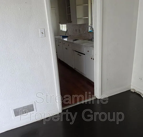 33 S Colorado Blvd — Photo 9