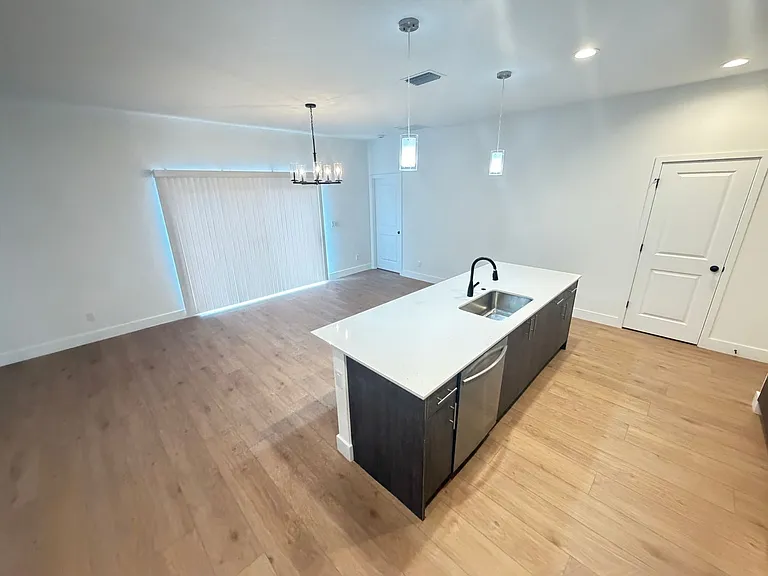 731 Schrader Ave SW — Photo 16