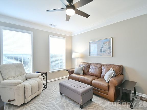 3rd image of 7867 Woodmere Dr