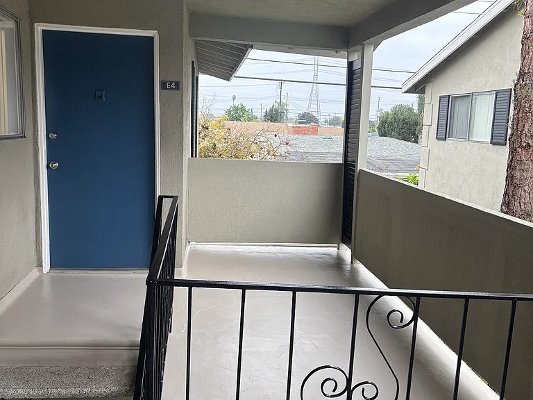 PARK ROYAL MANOR — Photo 19