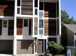 1603 N 109th Plz, Omaha, NE 68154