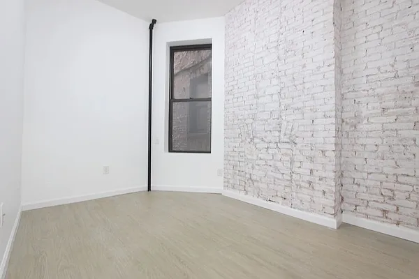 Rented by Dynamik Realty | media 16