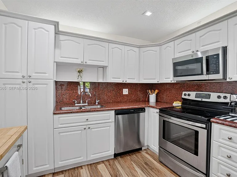 7016 SW 103rd Pl — Photo 9