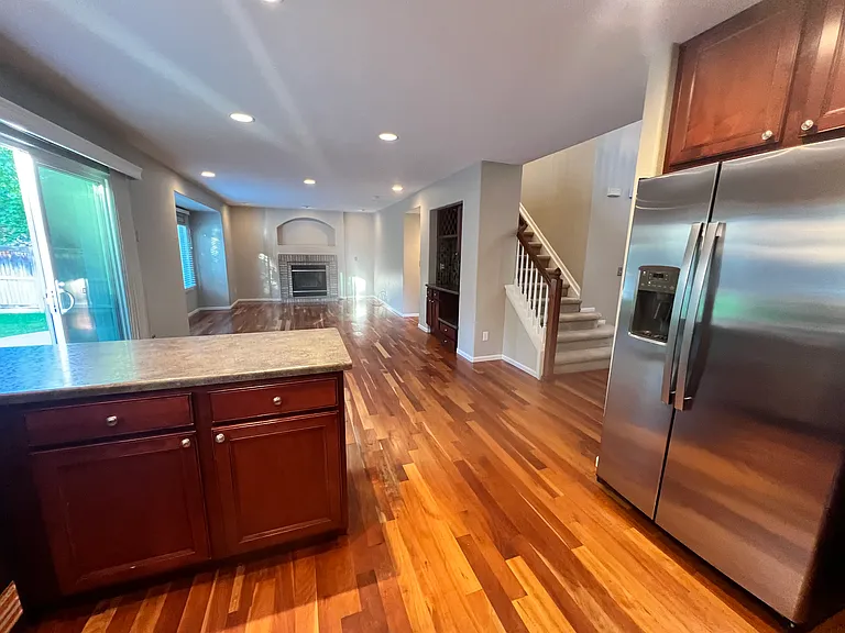 15970 Hedgeway Dr — Photo 2