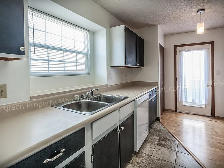 1301 University Ave #C301 — Photo 8