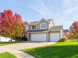1085 SE Bluegrass Cir, Waukee, IA 50263
