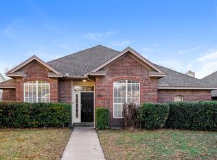 1530 High Pointe Ln, Cedar Hill, TX 75104