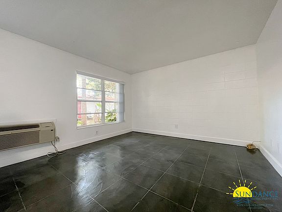 5th image of 107 Chicago Ave #3