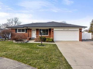 35455 Alta Vista Dr, Sterling Heights, MI 48312