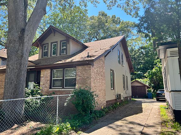2nd image of 2913 5th St