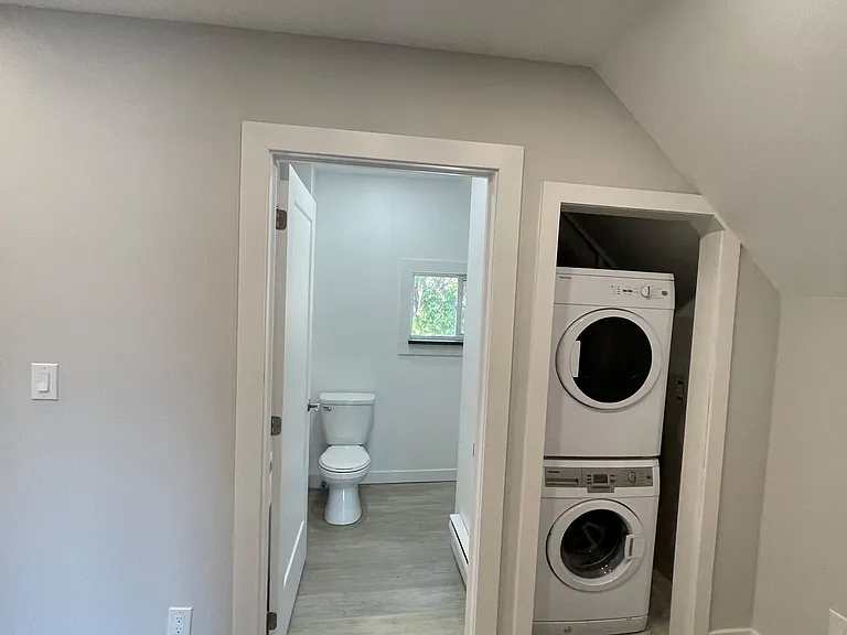 759 Barton St E — Photo 15