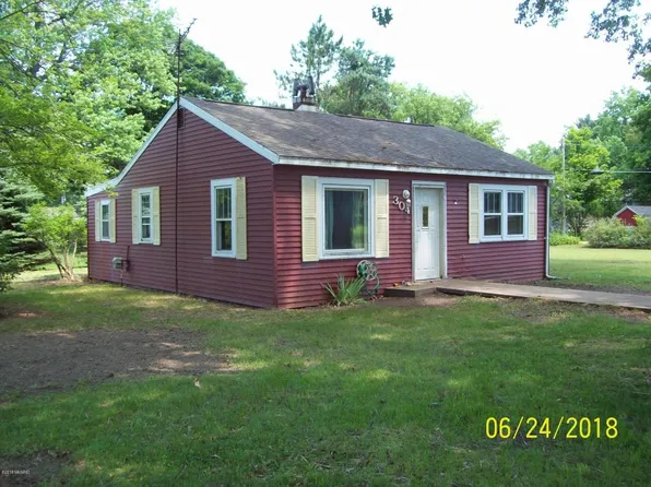 304 Pine St, Decatur, MI 49045