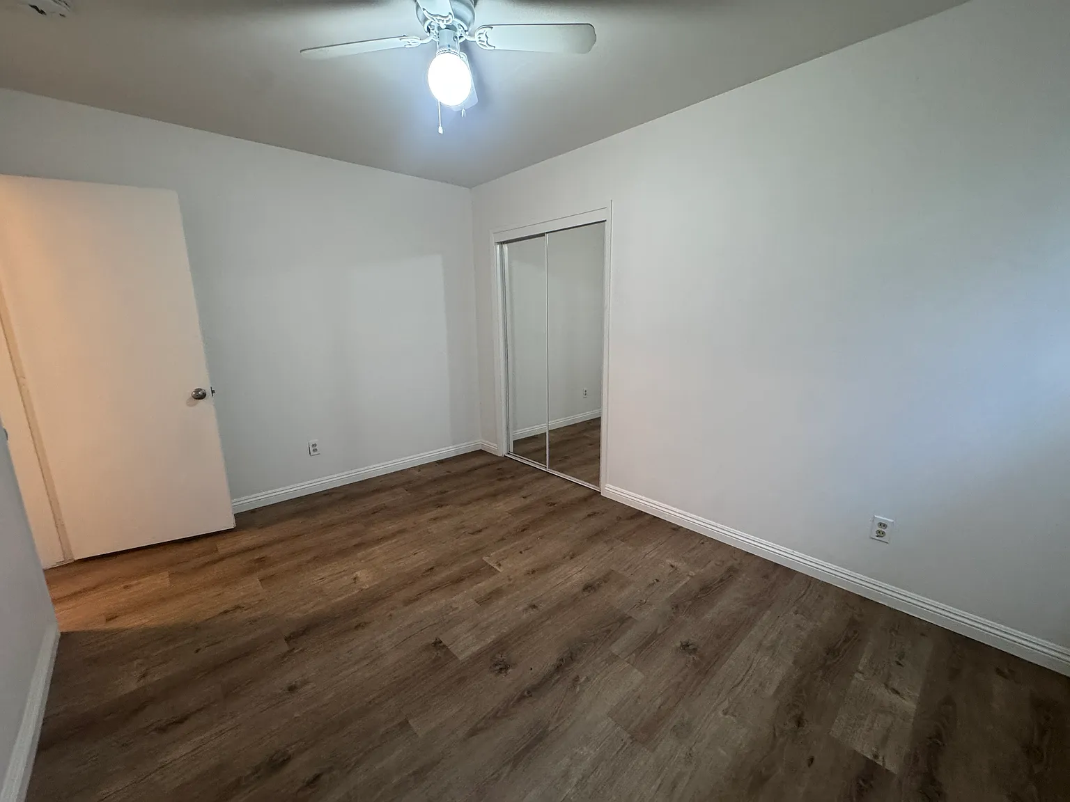 3 bed, 1.5 bath, 1100 sqft, $3,195 — Photo 2