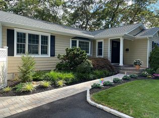 14 Viola Pl, East Islip, NY 11730
