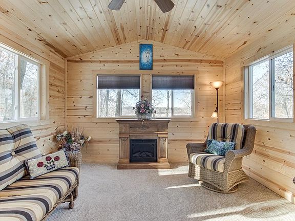 5th image of 20936 Beaver Dam Ct NE