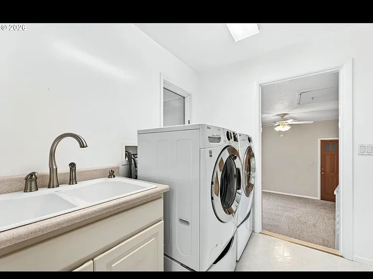 1345 NE 9th St — Photo 8