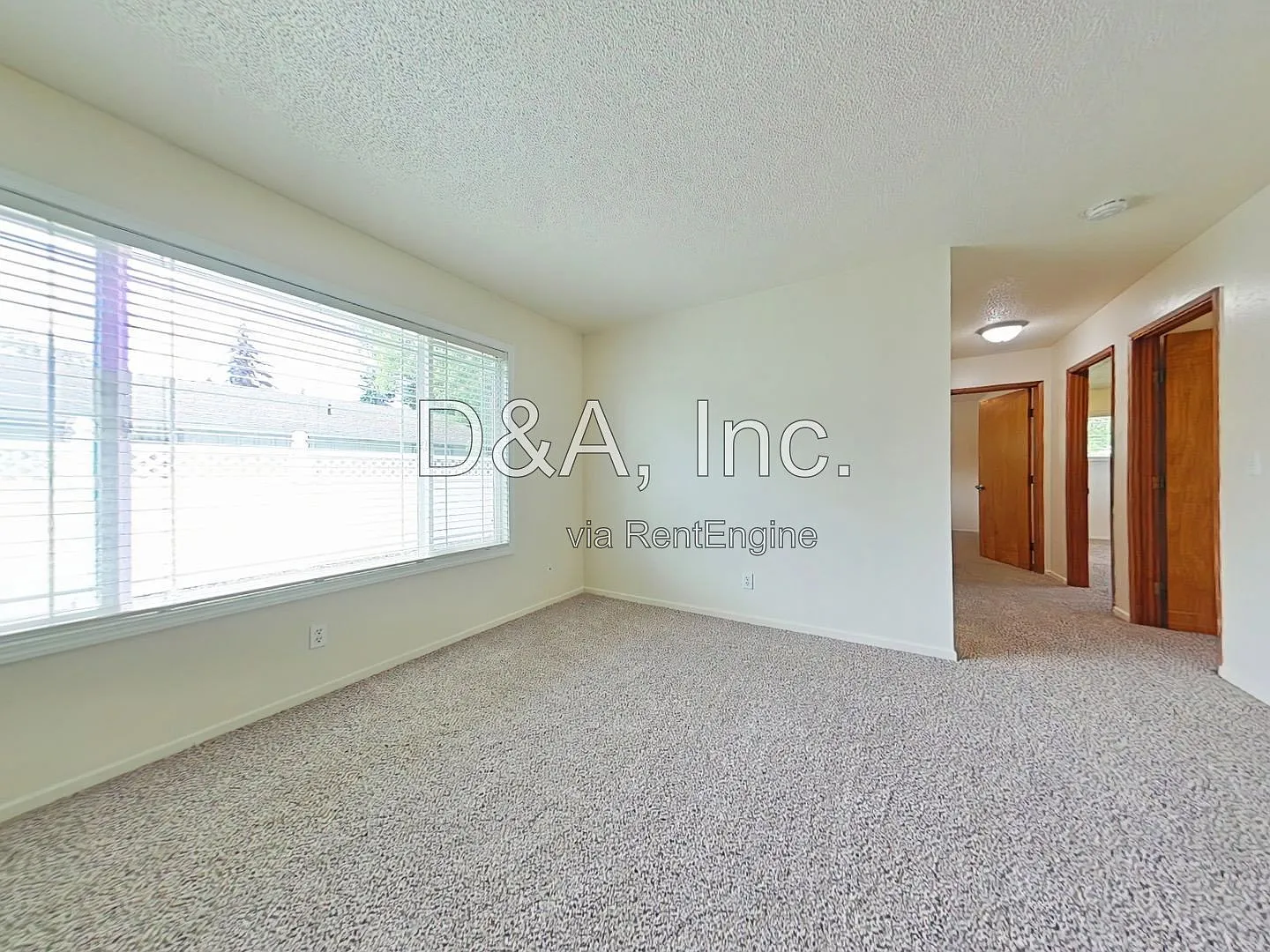3 bed, 1.5 bath, 1040 sqft, $2,395 — Photo 2