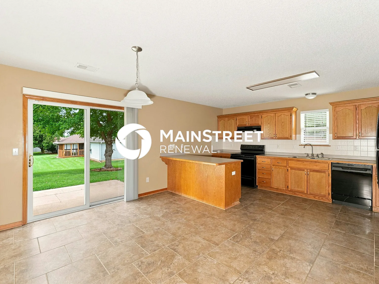 310 E Elm St — Photo 3