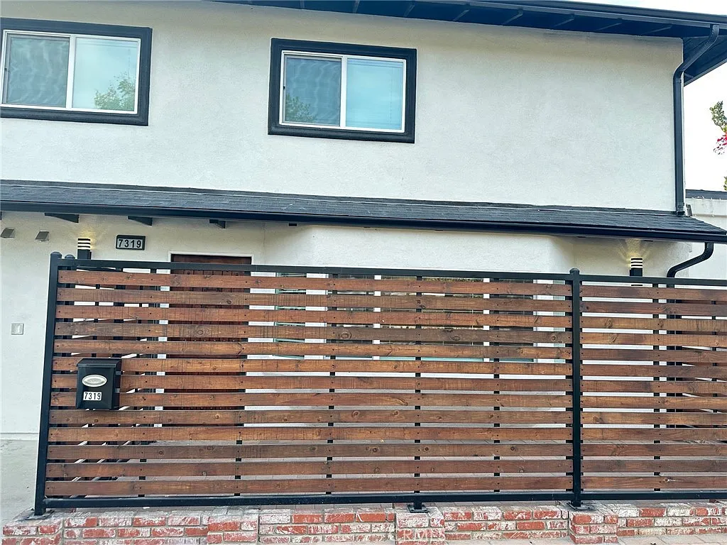 2 bed, 845 sqft, $2,600 — Photo 3