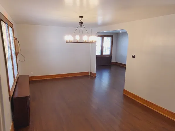 285 Born Street image 9 of 41