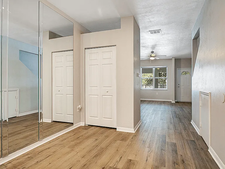 Come Tour The Earl Apartments!