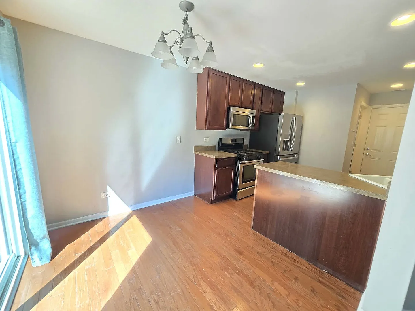 3 bed, 2.5 bath, 1500 sqft, $2,550 — Photo 4