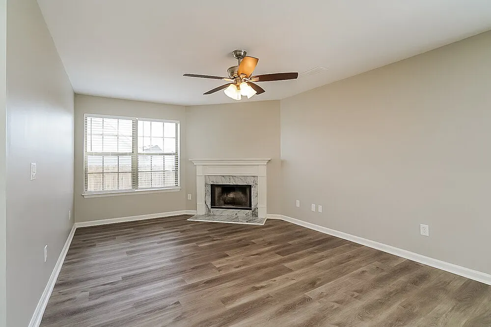 3 bed, 2.0 bath, 1232 sqft, $1,830 — Photo 4