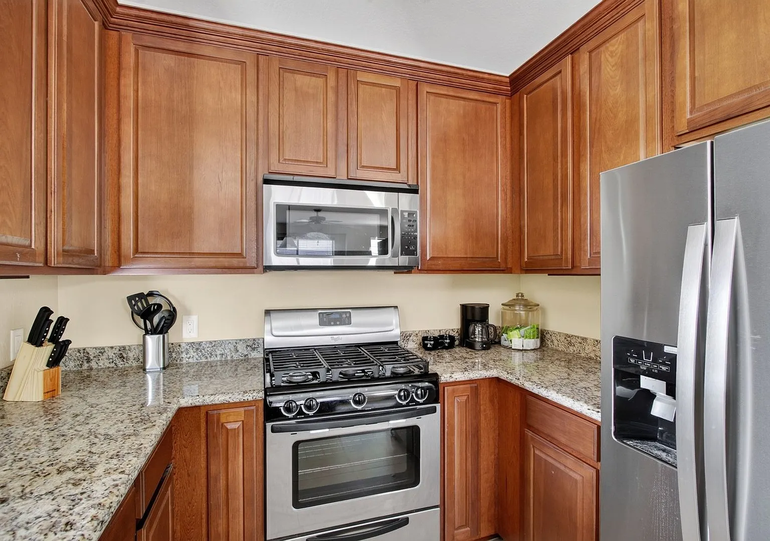 Gorgeous townhome near NAU — Photo 3