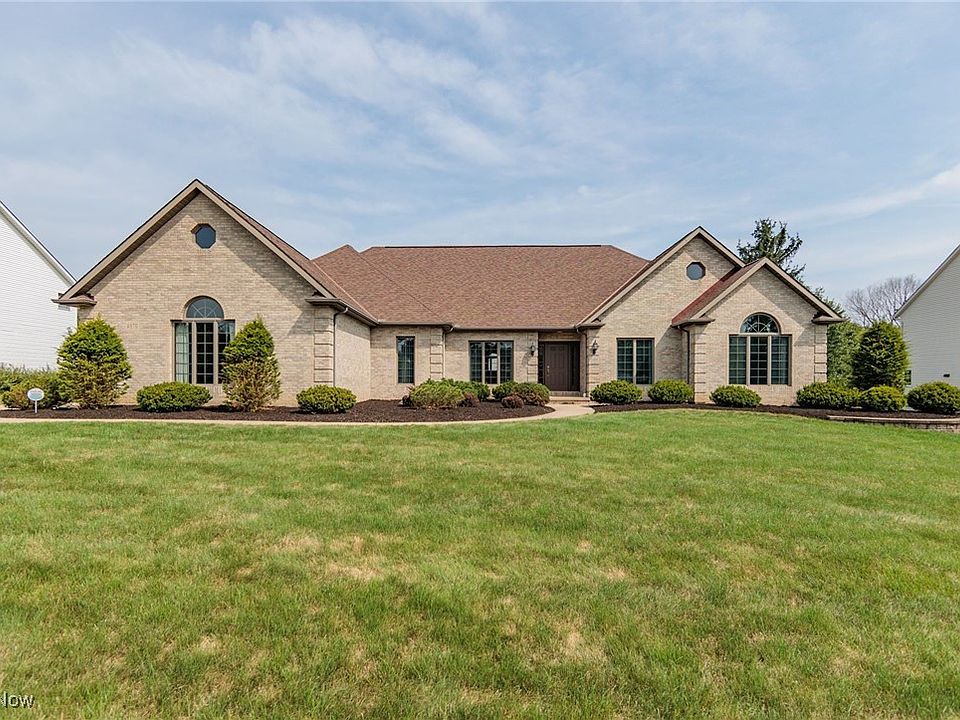 1st image of 4870 Valleybrook Dr