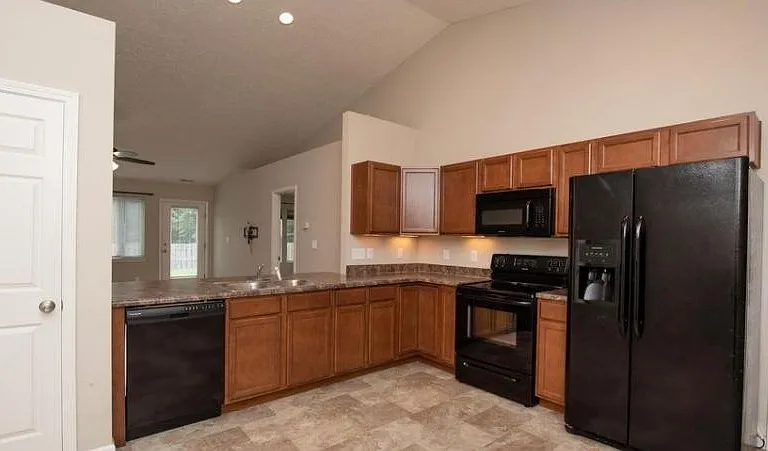 2421 Fleming Dr — Photo 5