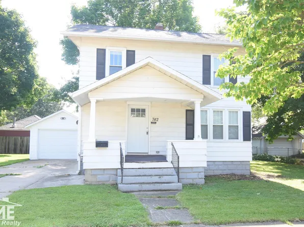 742 N Saginaw St, Owosso, MI 48867
