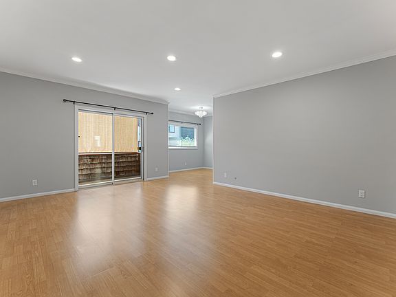 5th image of 5414 Newcastle Ave APT 62