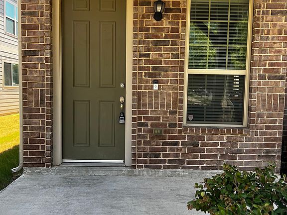 2nd image of 712 Whitemarsh Dr