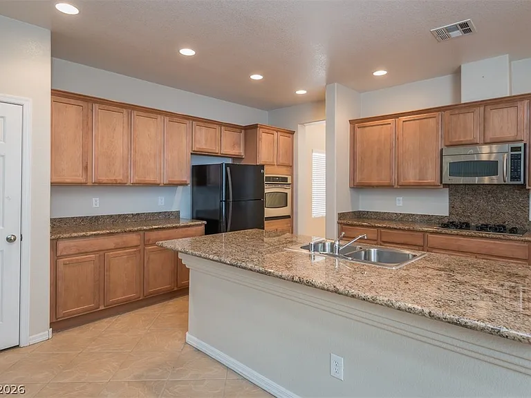 8229 Oakshire St — Photo 23