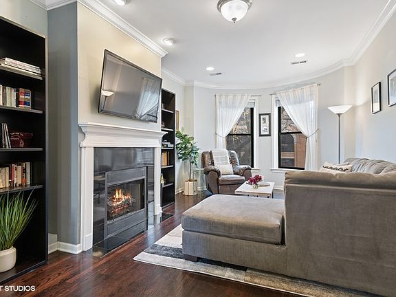 3rd image of 846 W Bradley Pl #2E