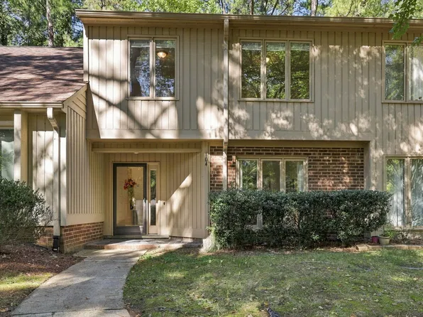 104 Mossbark Ln, Chapel Hill, NC 27514