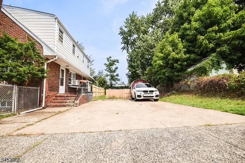 2 bed, $2,400 — Photo 4