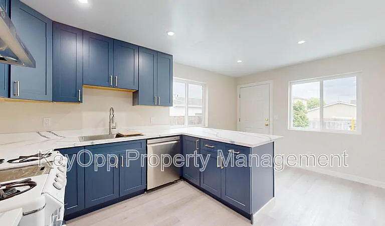 976 Masson Ave #3 — Photo 8