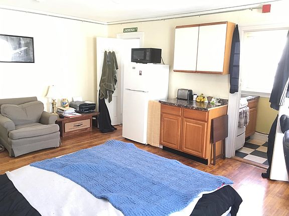 2nd image of 186 Waterman St APT 11