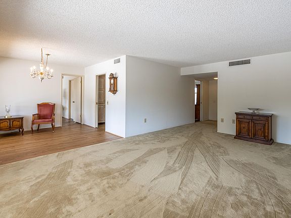 4th image of 9624 W GLEN OAKS Circle