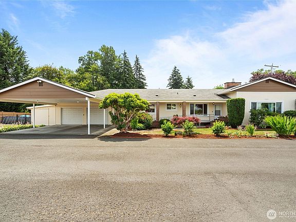 2nd image of 1809 5th Street SW