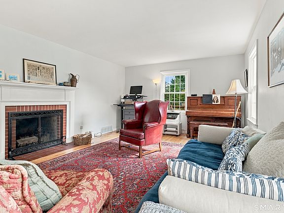 3rd image of 67 Stannard Avenue