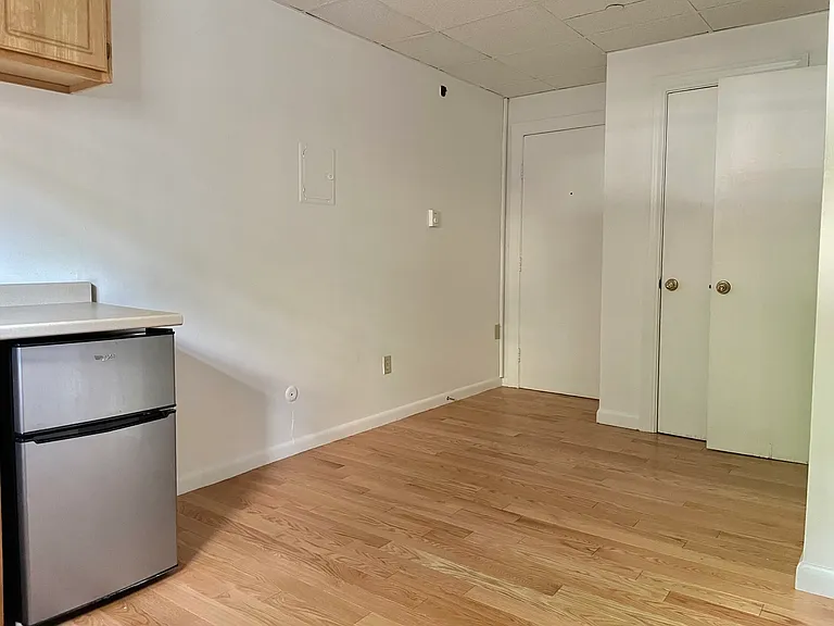 405 Beacon St #A — Photo 1